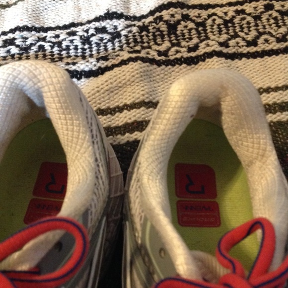 Brooks Ravenna 6 Running Women-11 - Picture 4 of 6